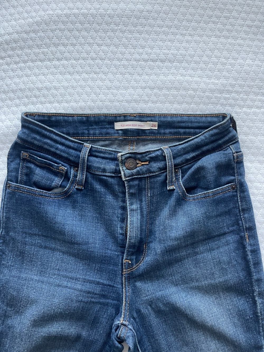 721 Levi’s High Rise Skinny Jeans in Medium Blue